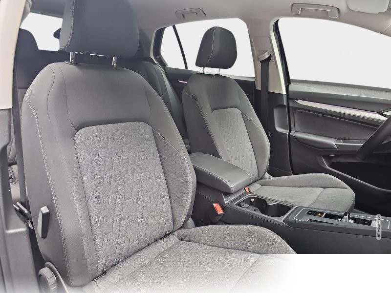 Volkswagen Golf 1.5 eTSI DSG Life Navi LED ACC