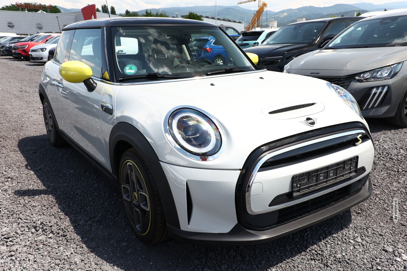 MINI Cooper SE Classic Trim LED DCC Nav LM17Z Klima
