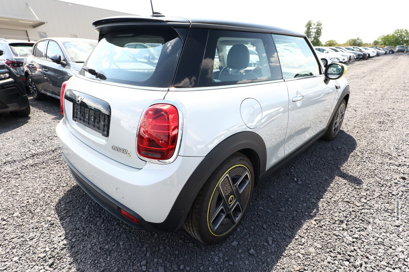 MINI Cooper SE Classic Trim LED DCC Nav LM17Z Klima