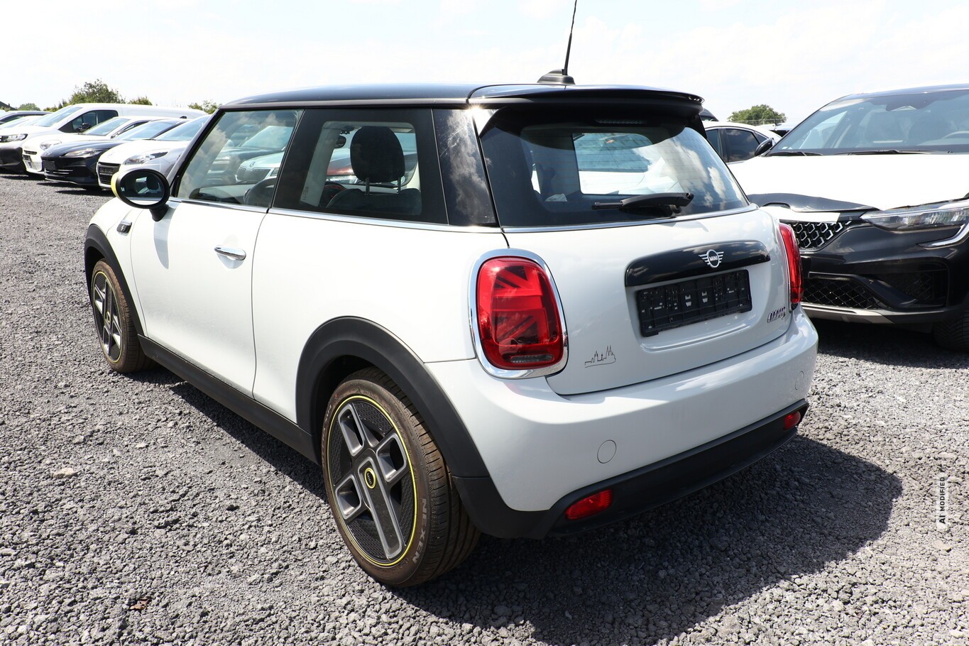 MINI Cooper SE Classic Trim LED DCC Nav LM17Z Klima
