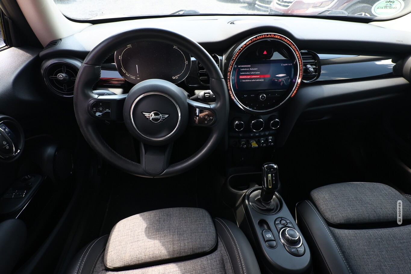 MINI Cooper SE Classic Trim LED DCC Nav LM17Z Klima