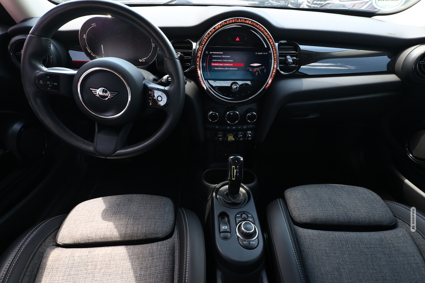 MINI Cooper SE Classic Trim LED DCC Nav LM17Z Klima