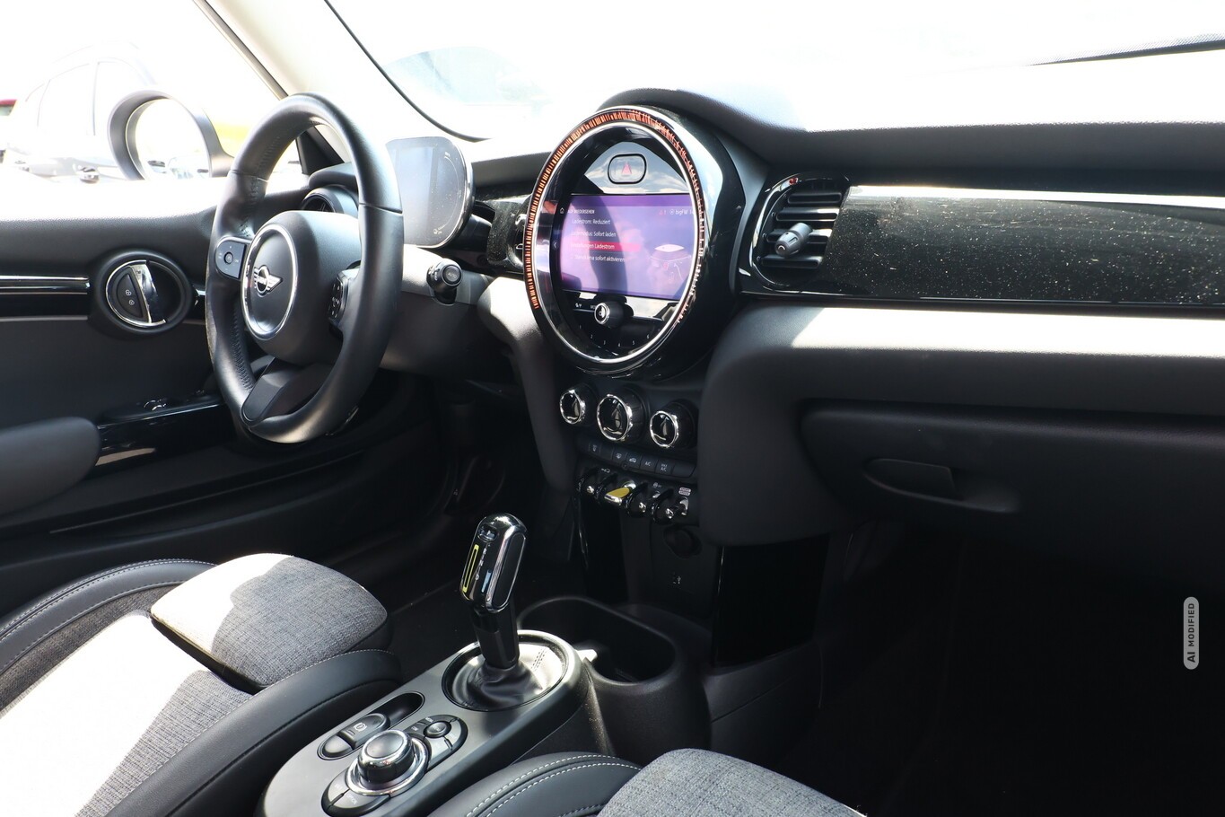 MINI Cooper SE Classic Trim LED DCC Nav LM17Z Klima