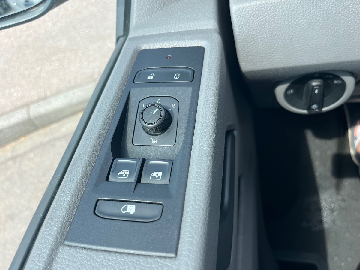 Volkswagen T6 Transporter T6.1 2.0 TDI Kasten EU6 NAVI R-CAM AHK