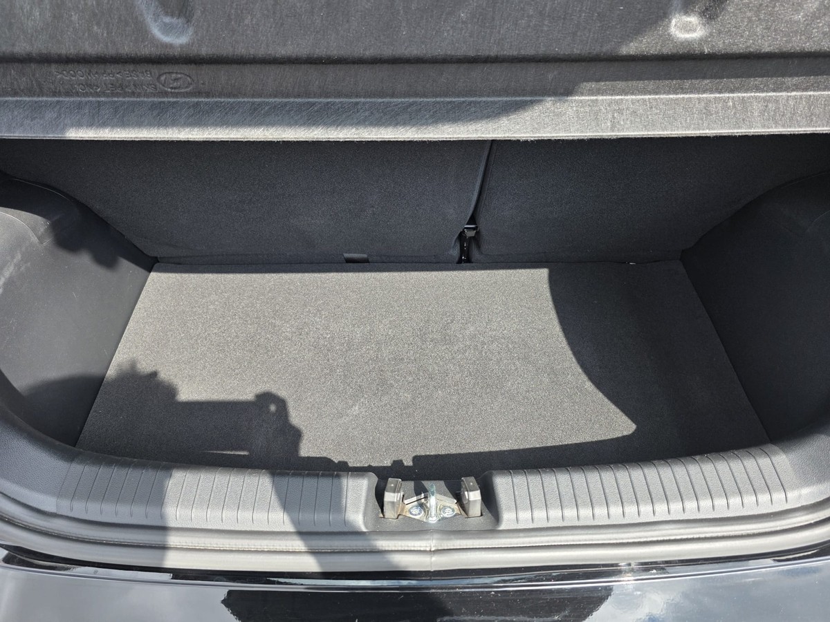 Hyundai i10 1.2 Trend/NAVI/RFC/TEMPO/SHZ+LHZ/CARPLAY/Werksgarantie