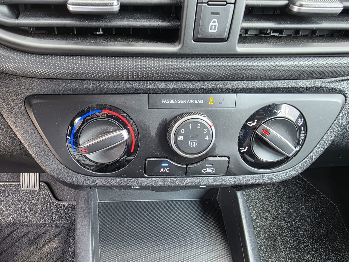 Hyundai i10 1.2 Trend/NAVI/RFC/TEMPO/SHZ+LHZ/CARPLAY/Werksgarantie