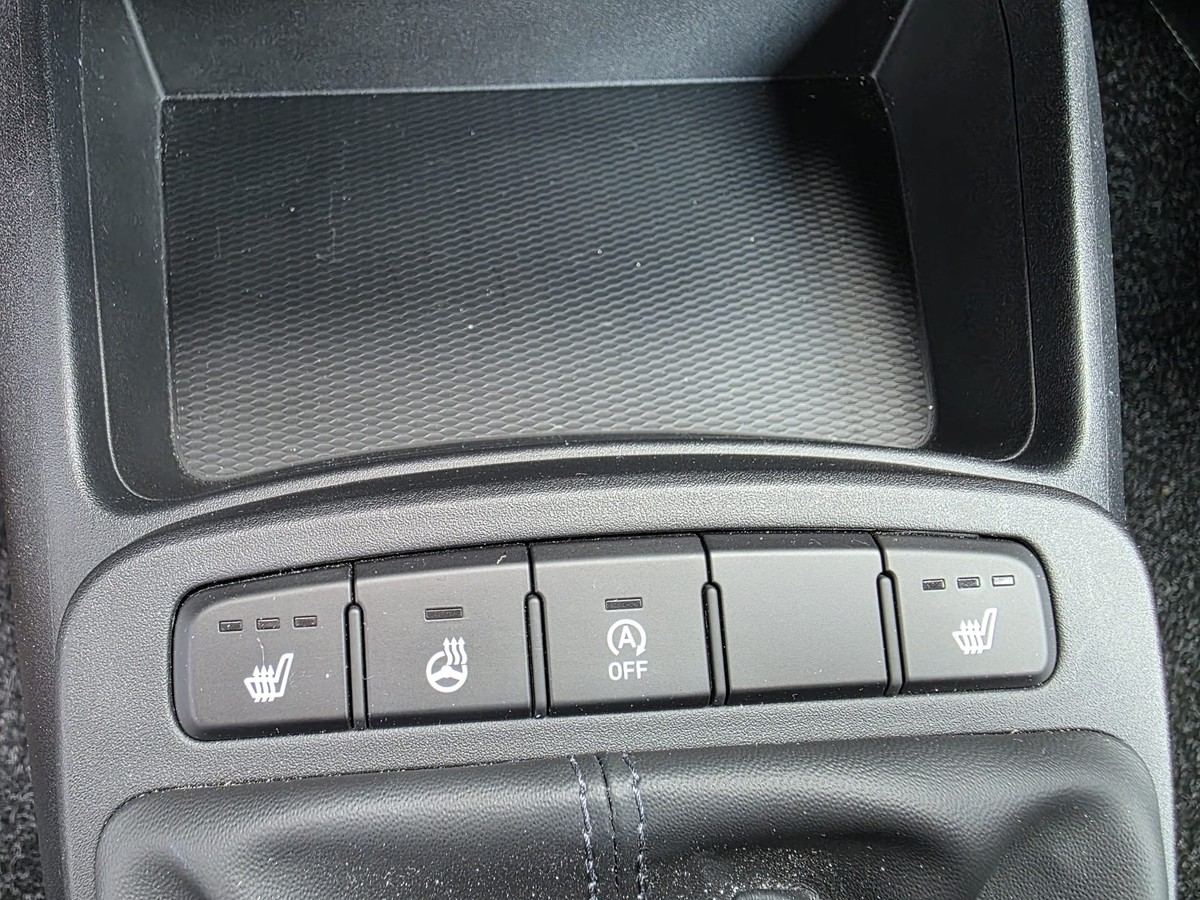 Hyundai i10 1.2 Trend/NAVI/RFC/TEMPO/SHZ+LHZ/CARPLAY/Werksgarantie