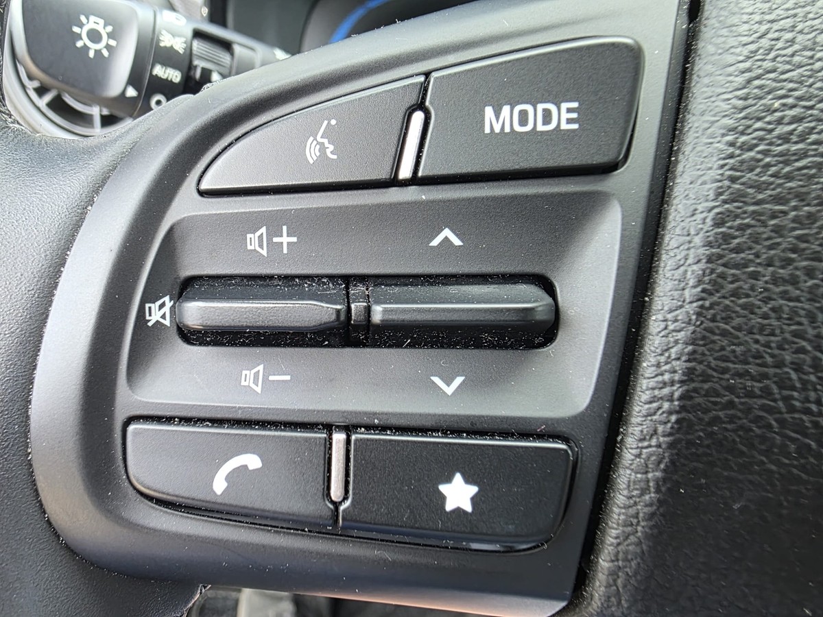 Hyundai i10 1.2 Trend/NAVI/RFC/TEMPO/SHZ+LHZ/CARPLAY/Werksgarantie