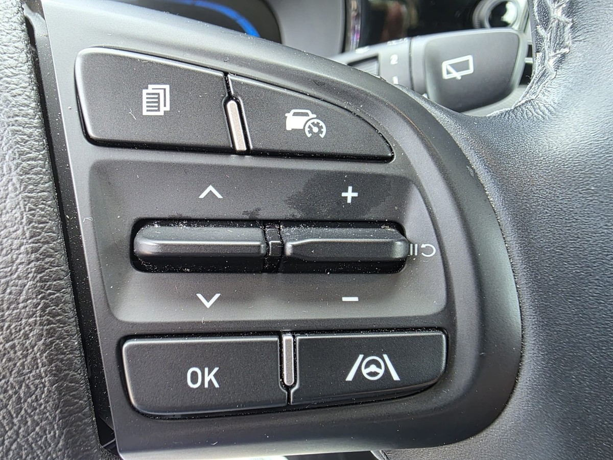 Hyundai i10 1.2 Trend/NAVI/RFC/TEMPO/SHZ+LHZ/CARPLAY/Werksgarantie