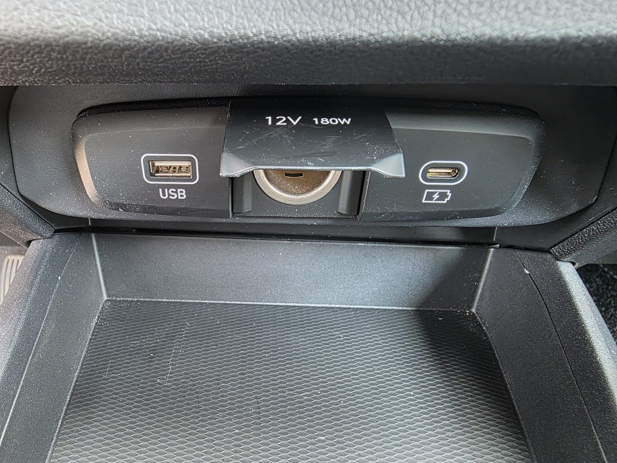 Hyundai i10 1.2 Trend/NAVI/RFC/TEMPO/SHZ+LHZ/CARPLAY/Werksgarantie