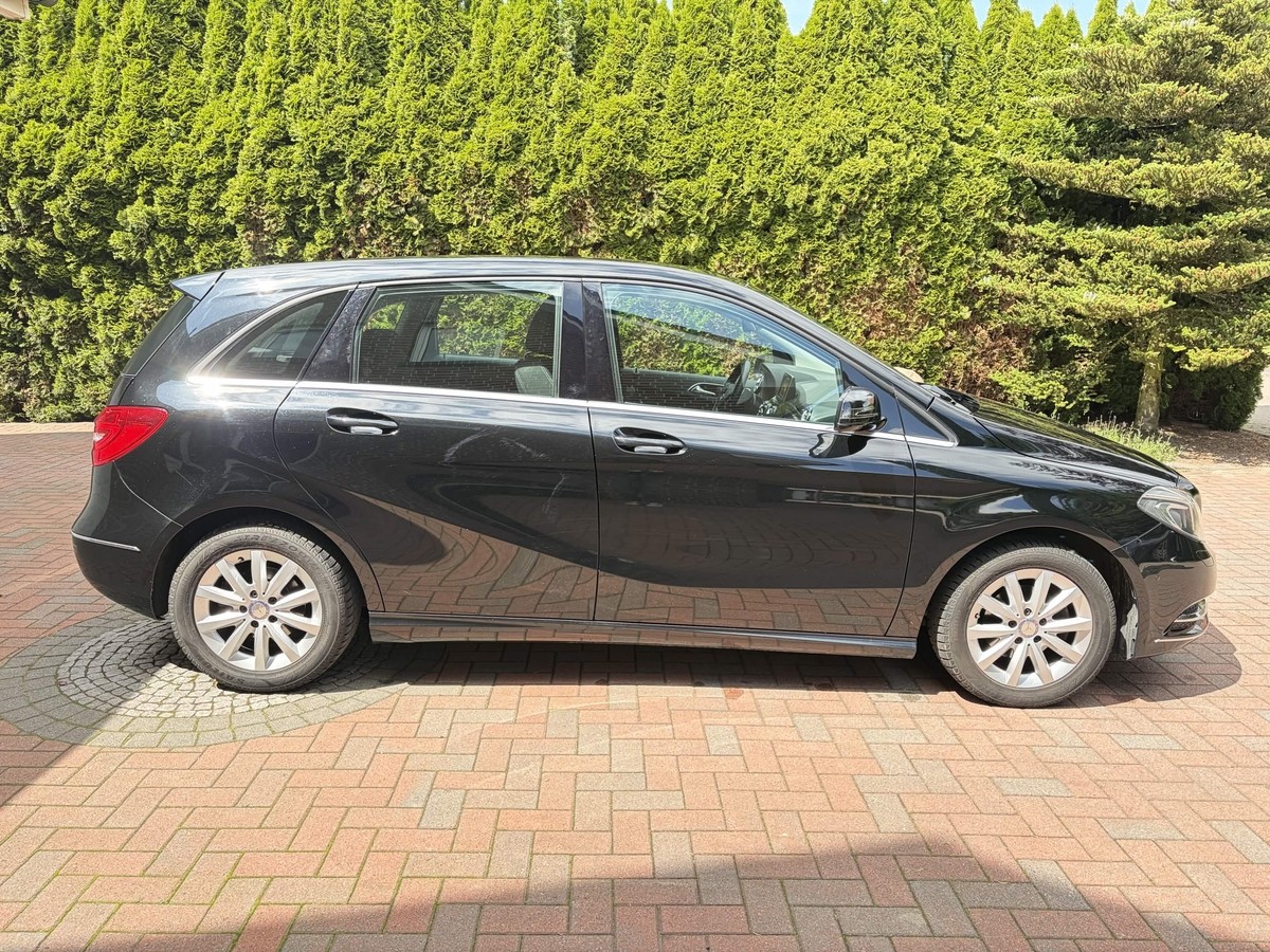 Mercedes-Benz B 180 BlueEFFICIENCY | Ahk | Bi-Xenon | Park-Assist