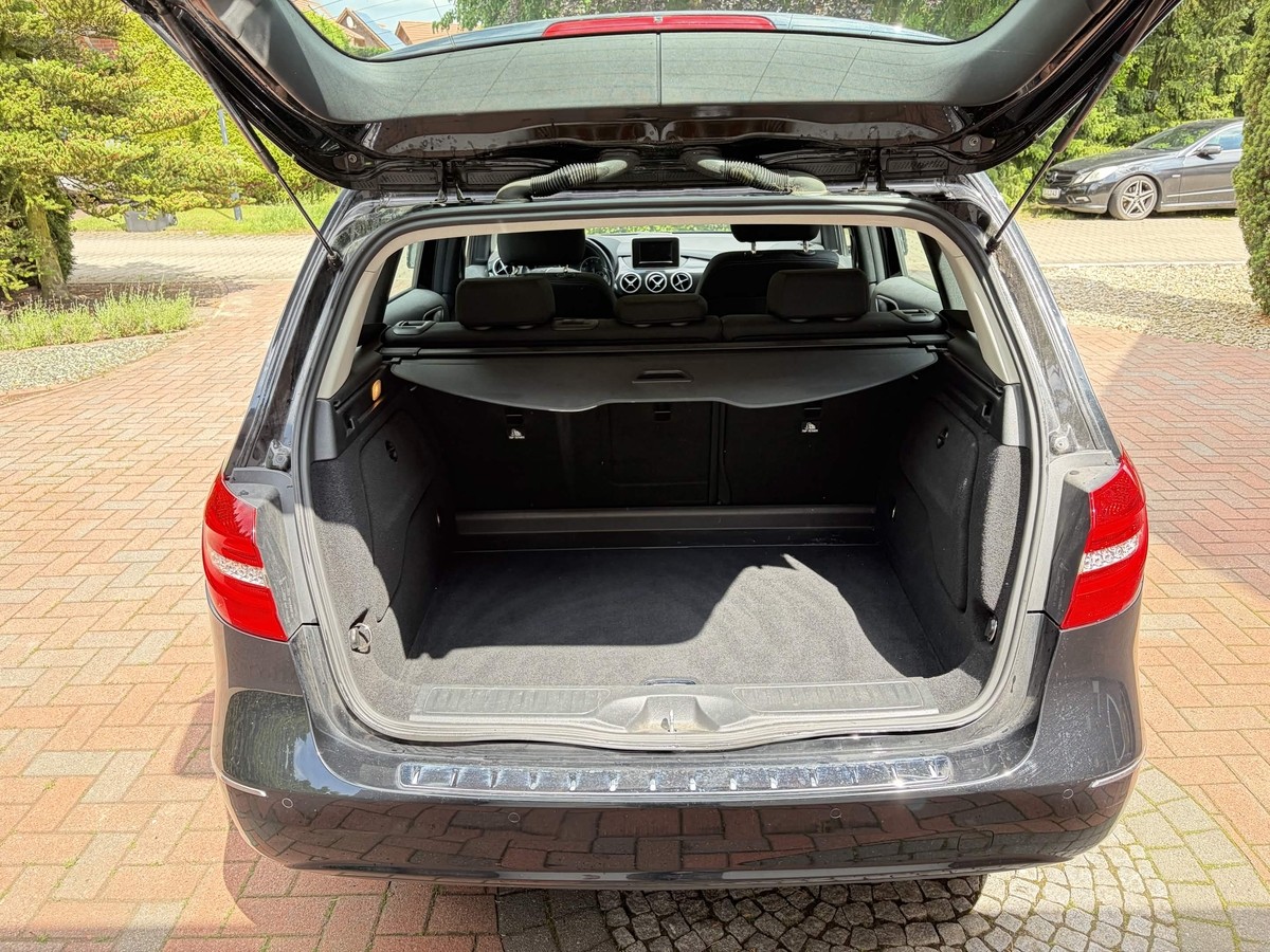 Mercedes-Benz B 180 BlueEFFICIENCY | Ahk | Bi-Xenon | Park-Assist