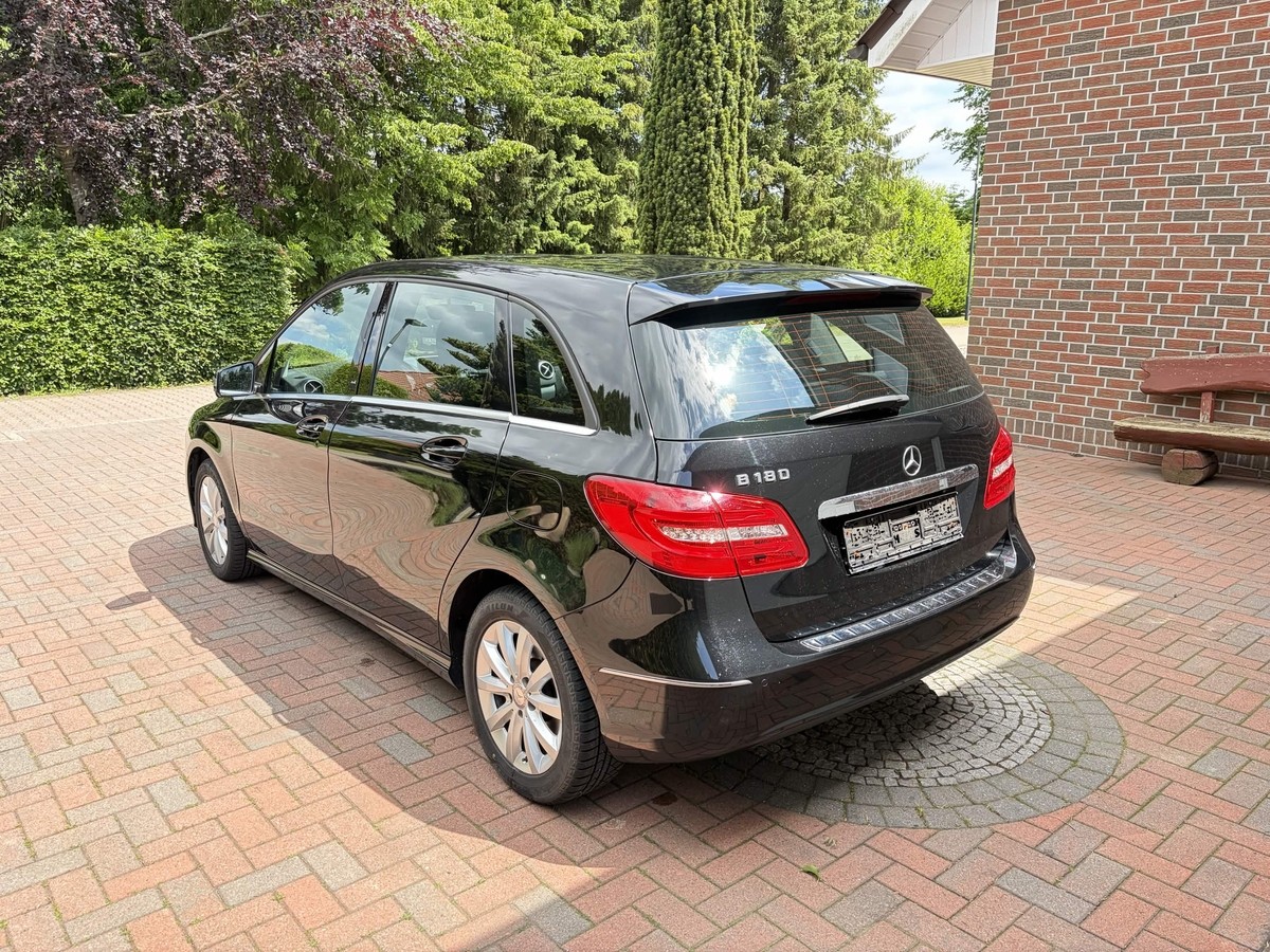 Mercedes-Benz B 180 BlueEFFICIENCY | Ahk | Bi-Xenon | Park-Assist