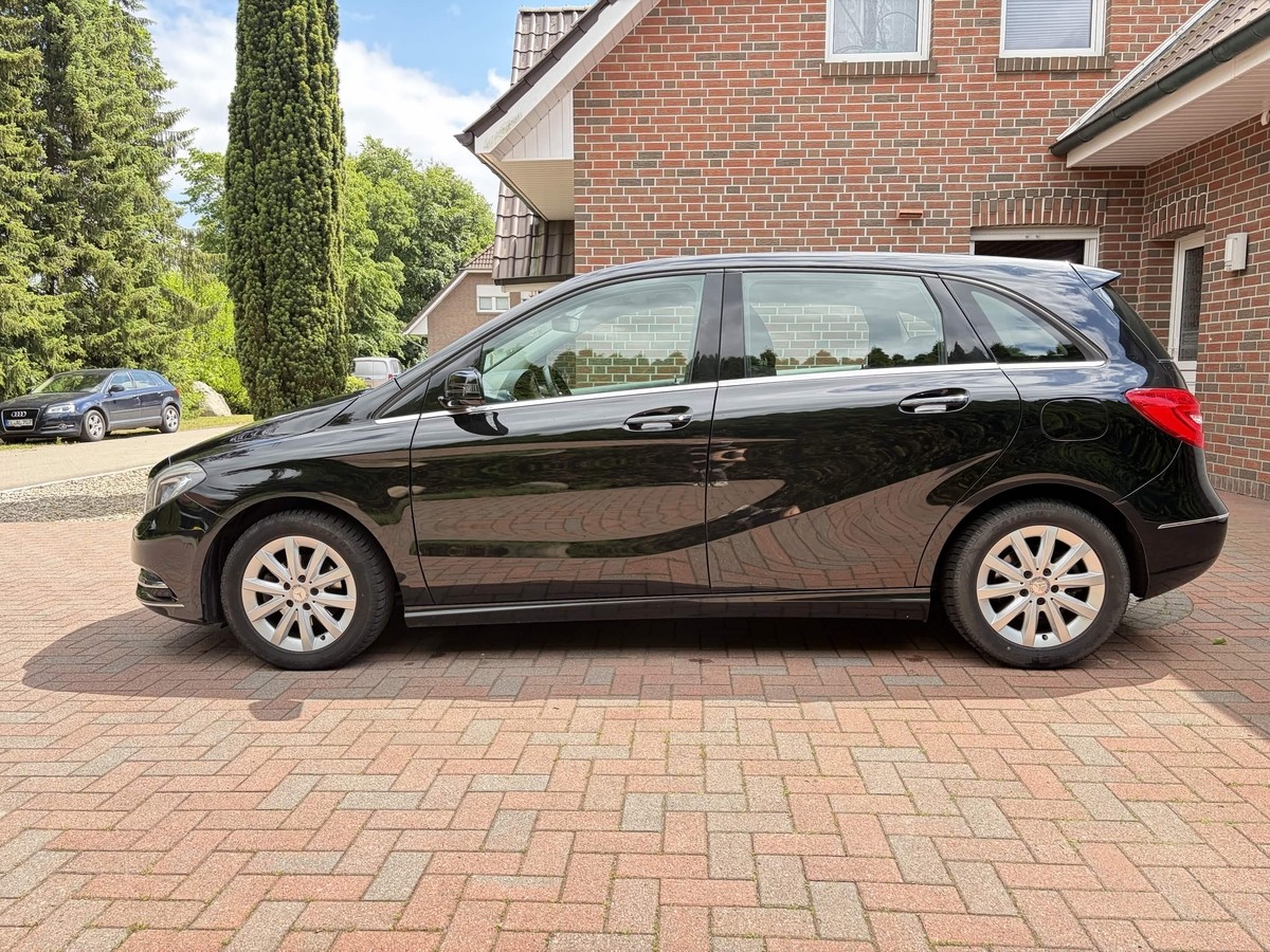 Mercedes-Benz B 180 BlueEFFICIENCY | Ahk | Bi-Xenon | Park-Assist
