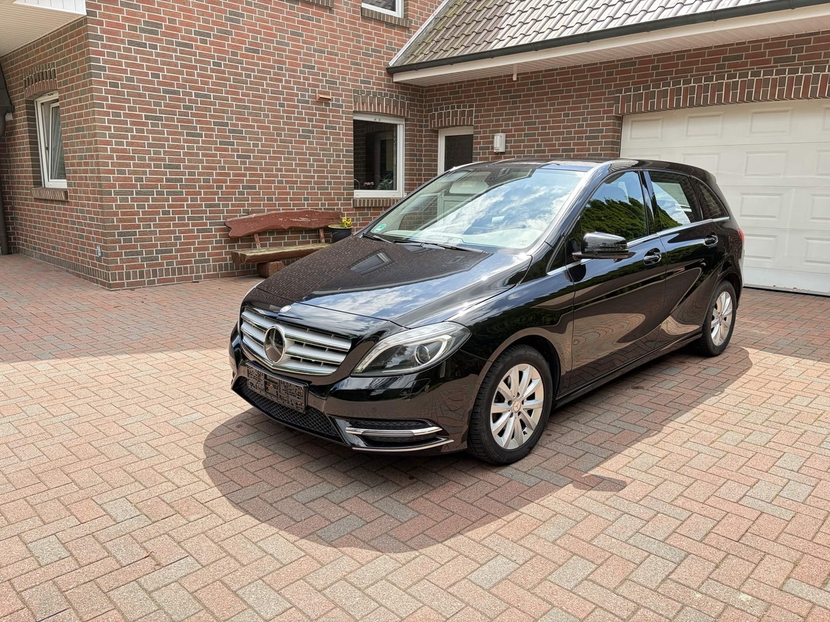 Mercedes-Benz B 180 BlueEFFICIENCY | Ahk | Bi-Xenon | Park-Assist