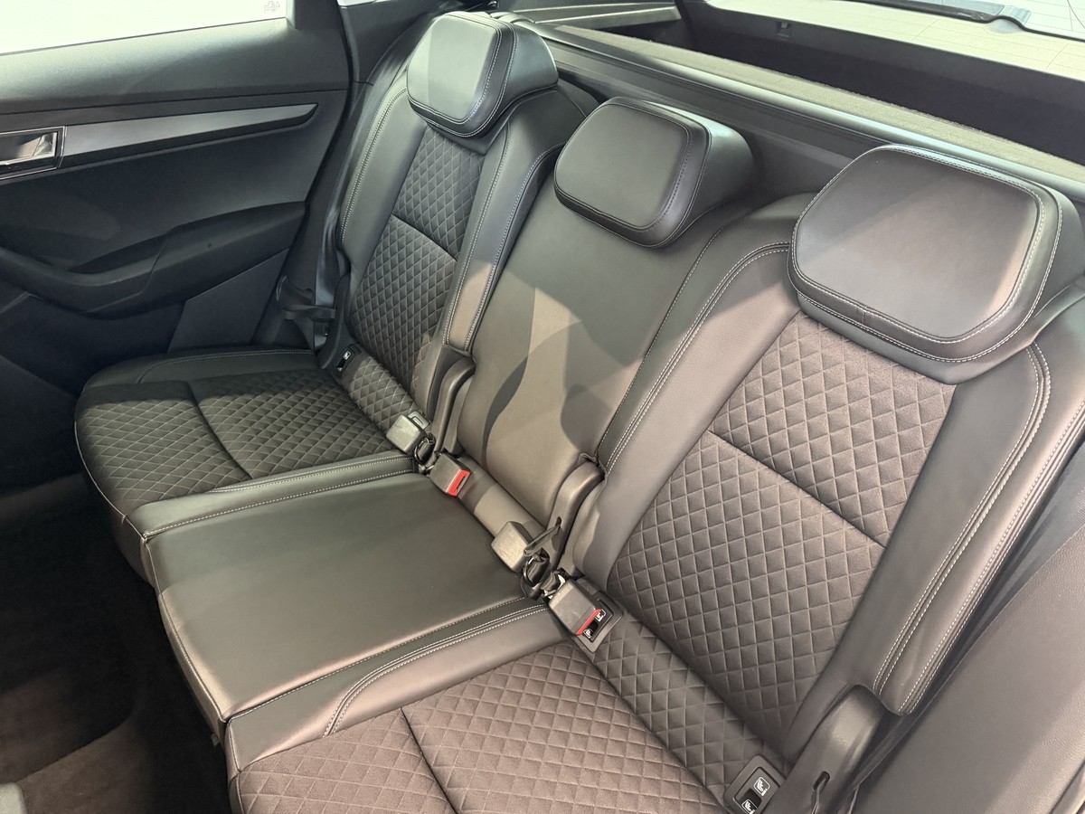 Skoda Karoq 2.0 TDI Style 4x4*AHK*Scheckheft*Allwetter*