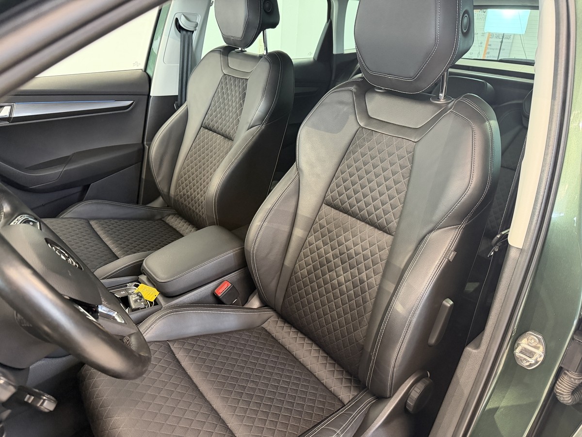 Skoda Karoq 2.0 TDI Style 4x4*AHK*Scheckheft*Allwetter*