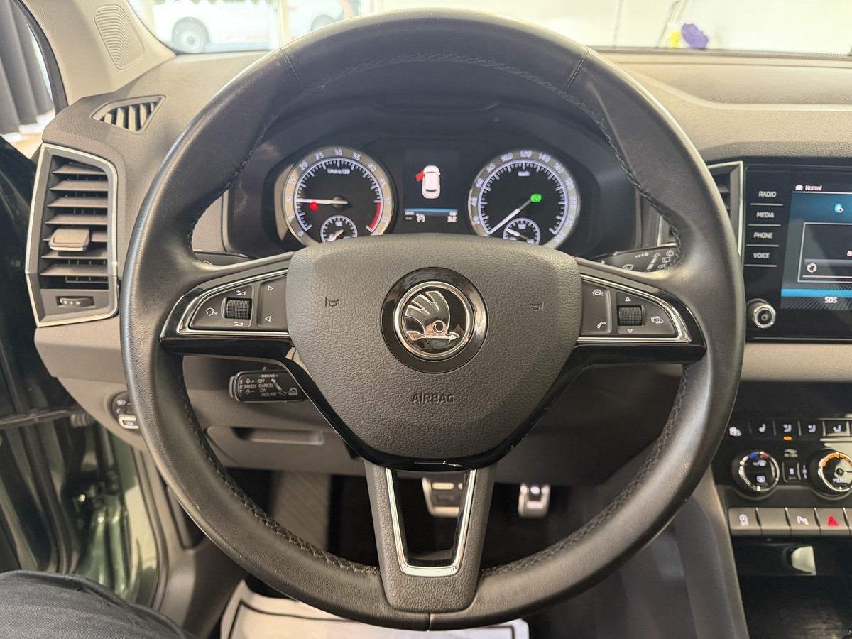 Skoda Karoq 2.0 TDI Style 4x4*AHK*Scheckheft*Allwetter*