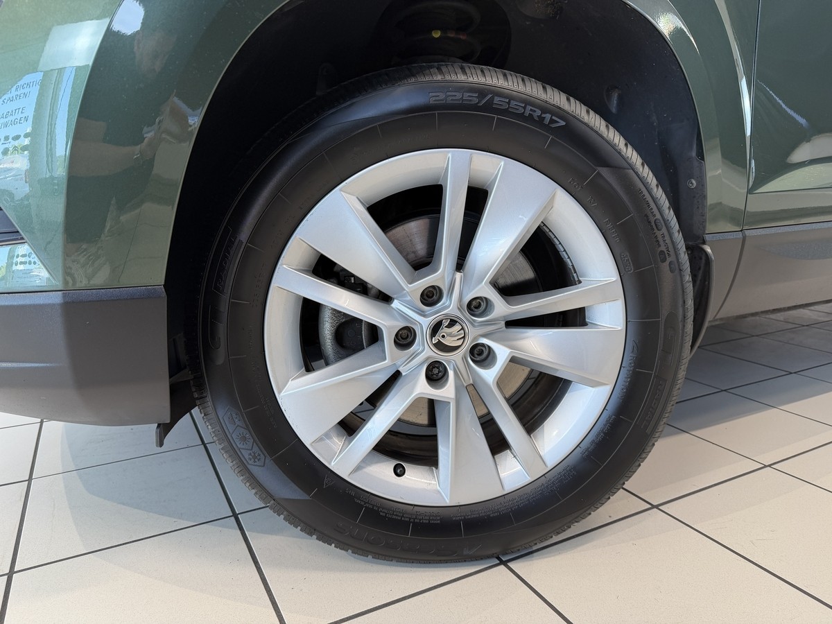 Skoda Karoq 2.0 TDI Style 4x4*AHK*Scheckheft*Allwetter*