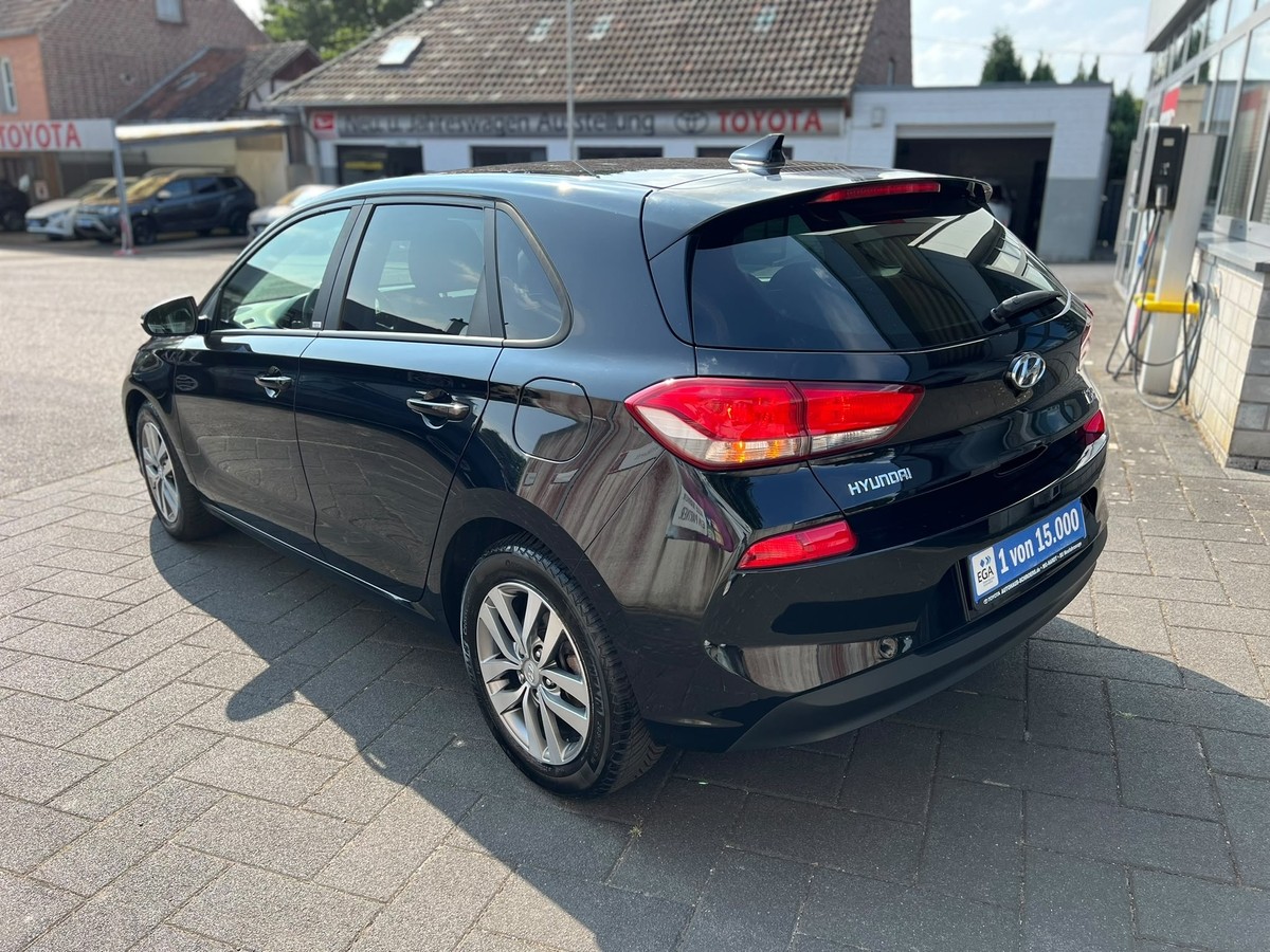 Hyundai i30 1.4 YES! Sitzhzg. - Kl.autom. - Lenkrhzg. - R.Kam