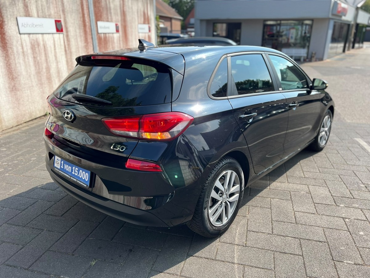 Hyundai i30 1.4 YES! Sitzhzg. - Kl.autom. - Lenkrhzg. - R.Kam