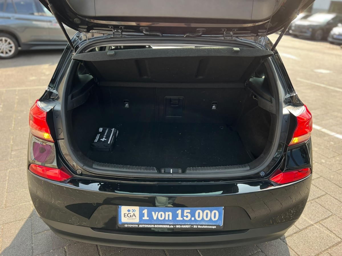 Hyundai i30 1.4 YES! Sitzhzg. - Kl.autom. - Lenkrhzg. - R.Kam