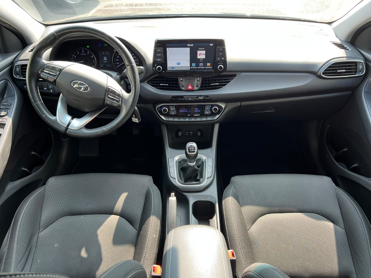 Hyundai i30 1.4 YES! Sitzhzg. - Kl.autom. - Lenkrhzg. - R.Kam