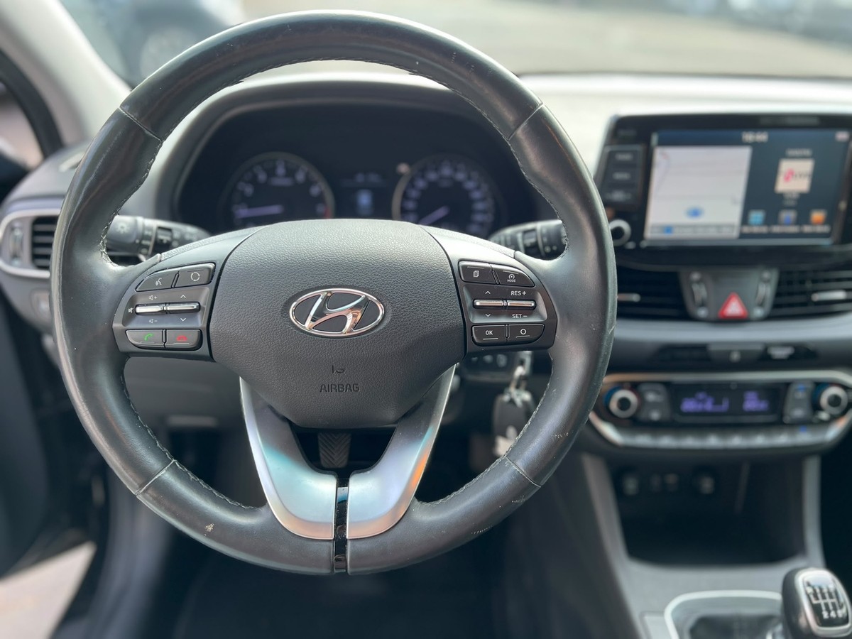 Hyundai i30 1.4 YES! Sitzhzg. - Kl.autom. - Lenkrhzg. - R.Kam