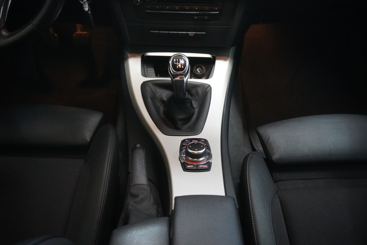BMW 318i Coupe NAVI PDC SHZ TEMP