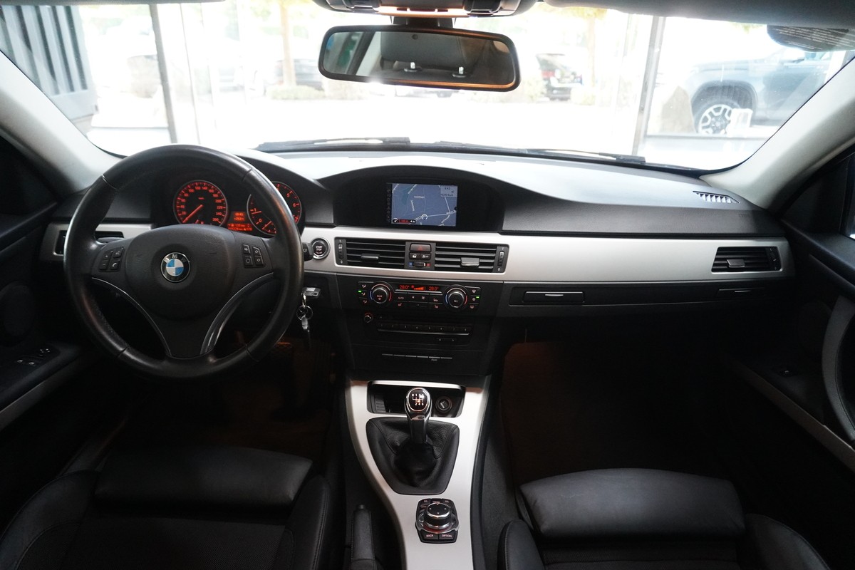 BMW 318i Coupe NAVI PDC SHZ TEMP