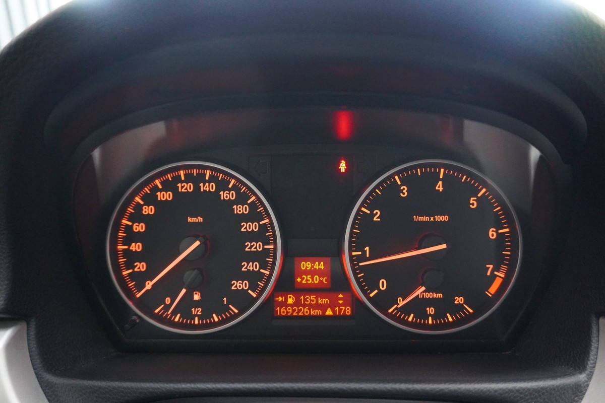 BMW 318i Coupe NAVI PDC SHZ TEMP