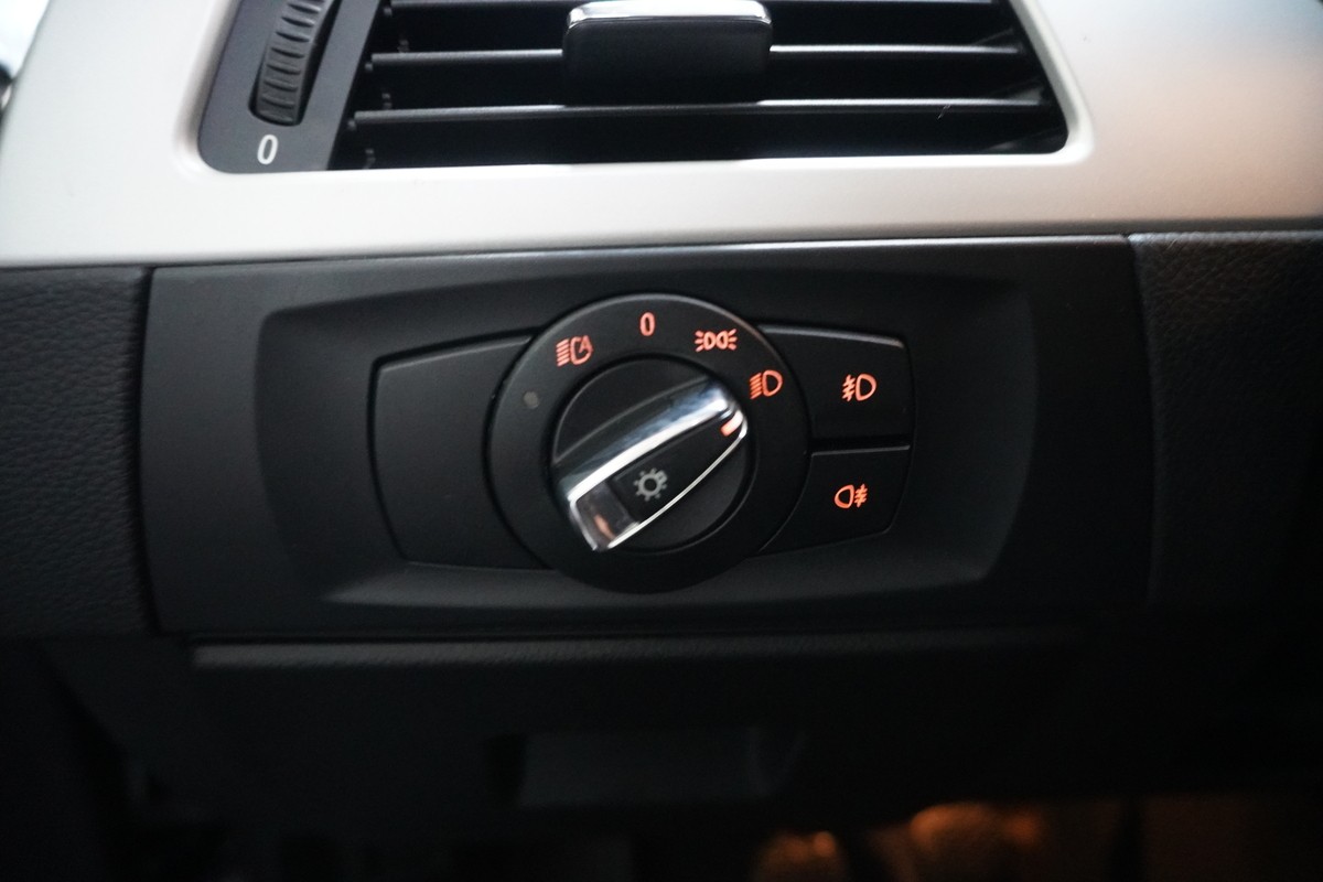 BMW 318i Coupe NAVI PDC SHZ TEMP