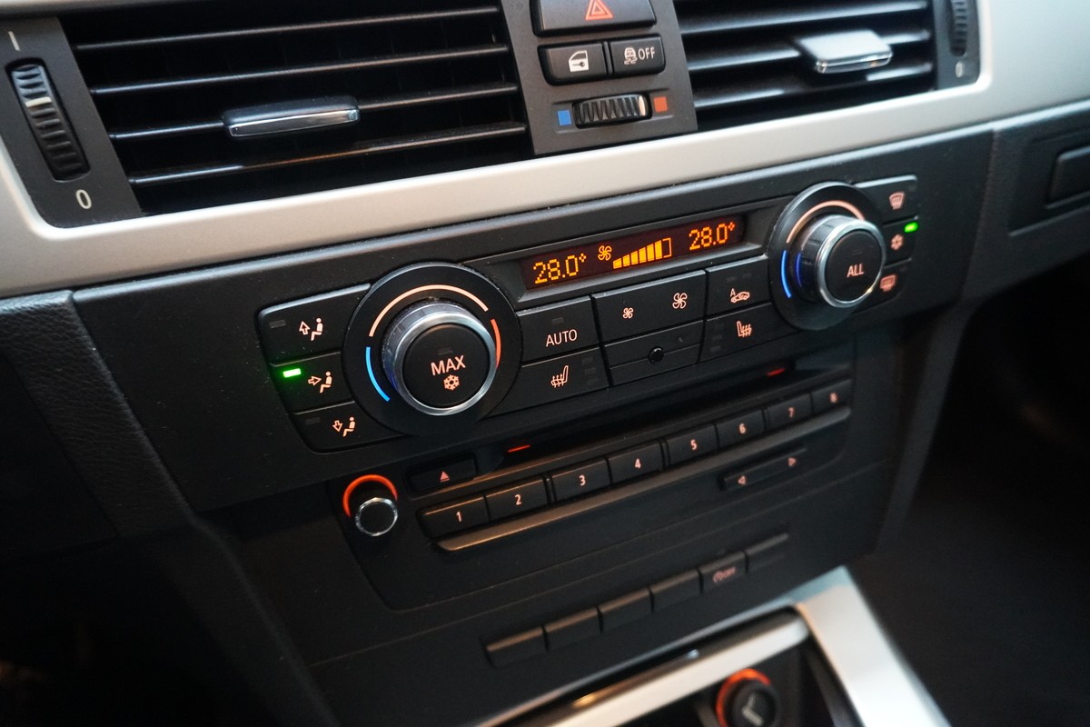 BMW 318i Coupe NAVI PDC SHZ TEMP