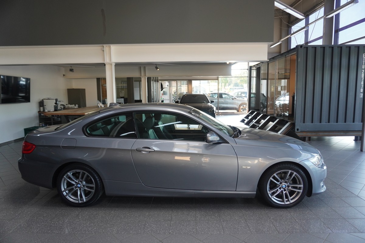 BMW 318i Coupe NAVI PDC SHZ TEMP