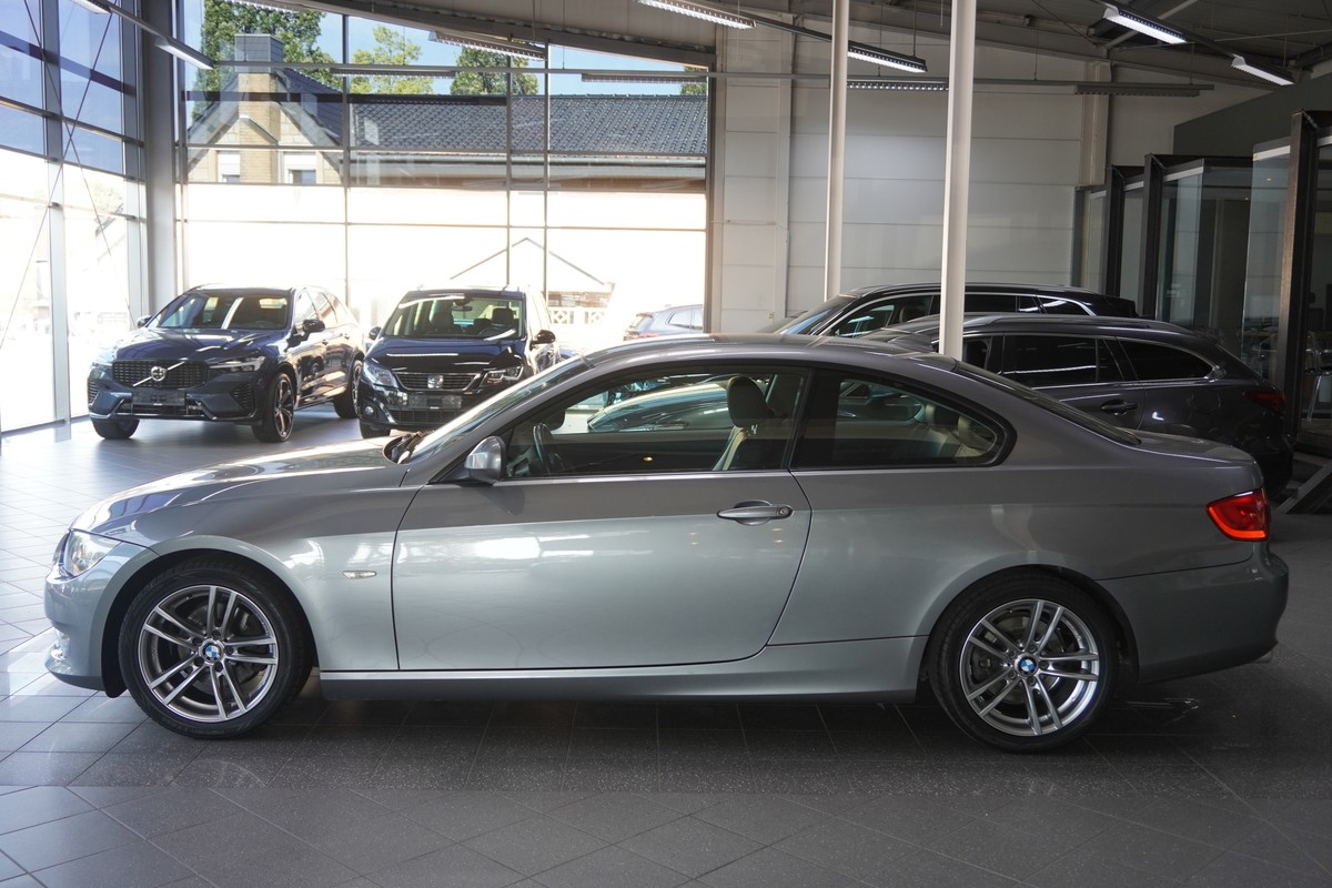 BMW 318i Coupe NAVI PDC SHZ TEMP