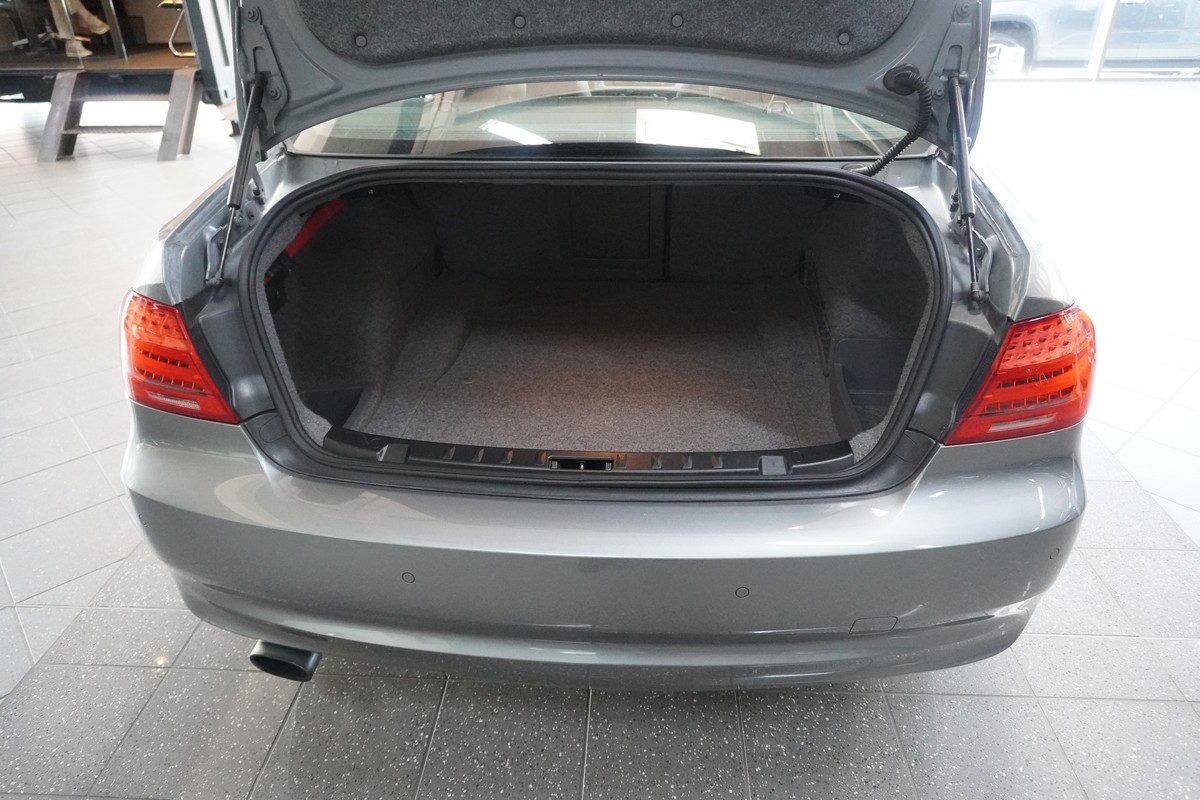 BMW 318i Coupe NAVI PDC SHZ TEMP