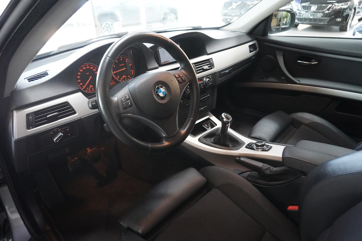 BMW 318i Coupe NAVI PDC SHZ TEMP