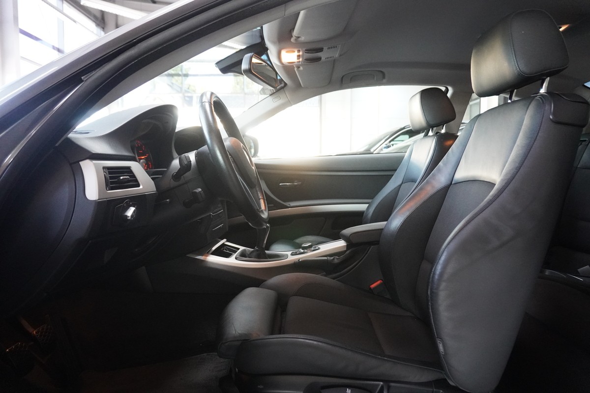 BMW 318i Coupe NAVI PDC SHZ TEMP