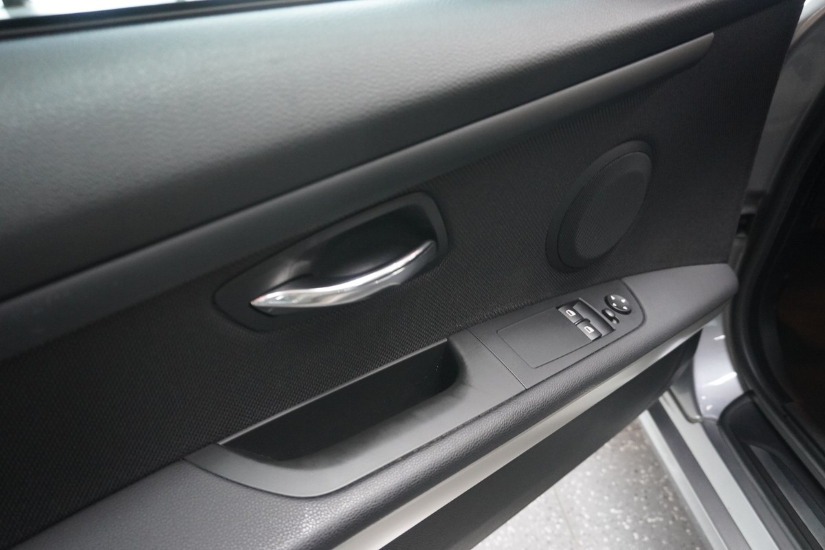 BMW 318i Coupe NAVI PDC SHZ TEMP