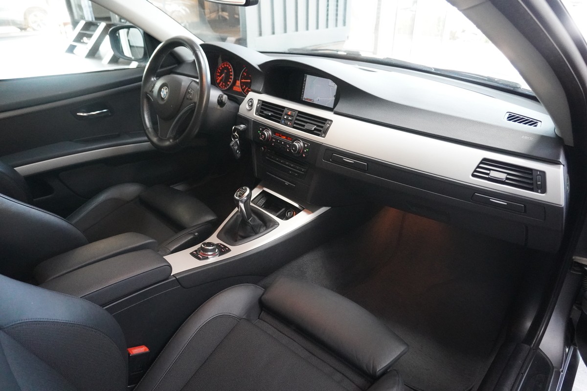 BMW 318i Coupe NAVI PDC SHZ TEMP
