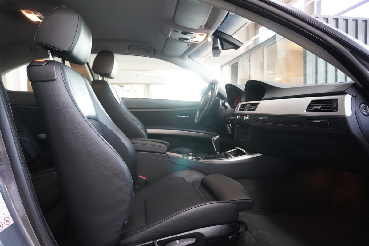BMW 318i Coupe NAVI PDC SHZ TEMP
