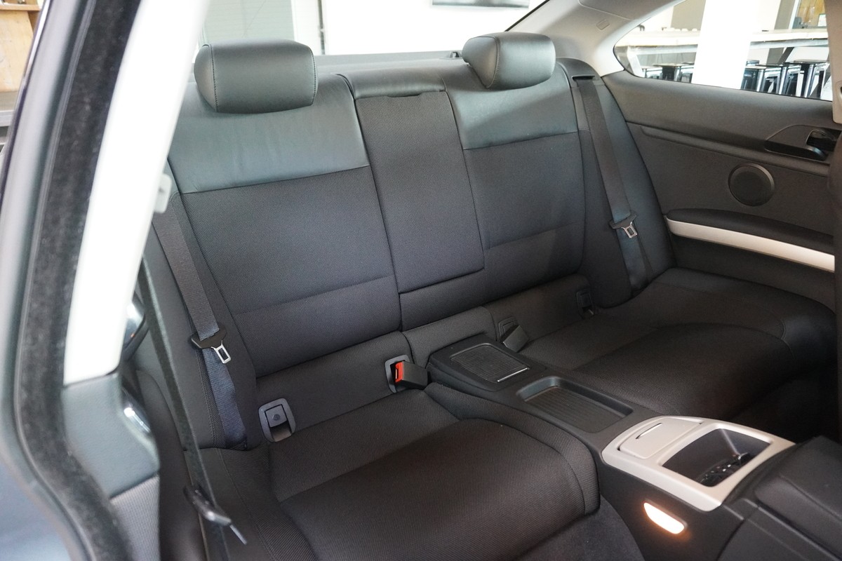 BMW 318i Coupe NAVI PDC SHZ TEMP