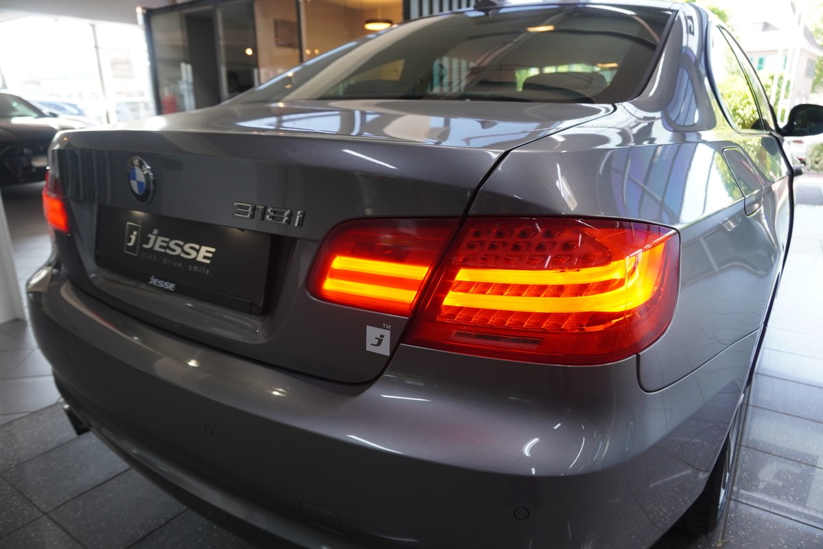 BMW 318i Coupe NAVI PDC SHZ TEMP