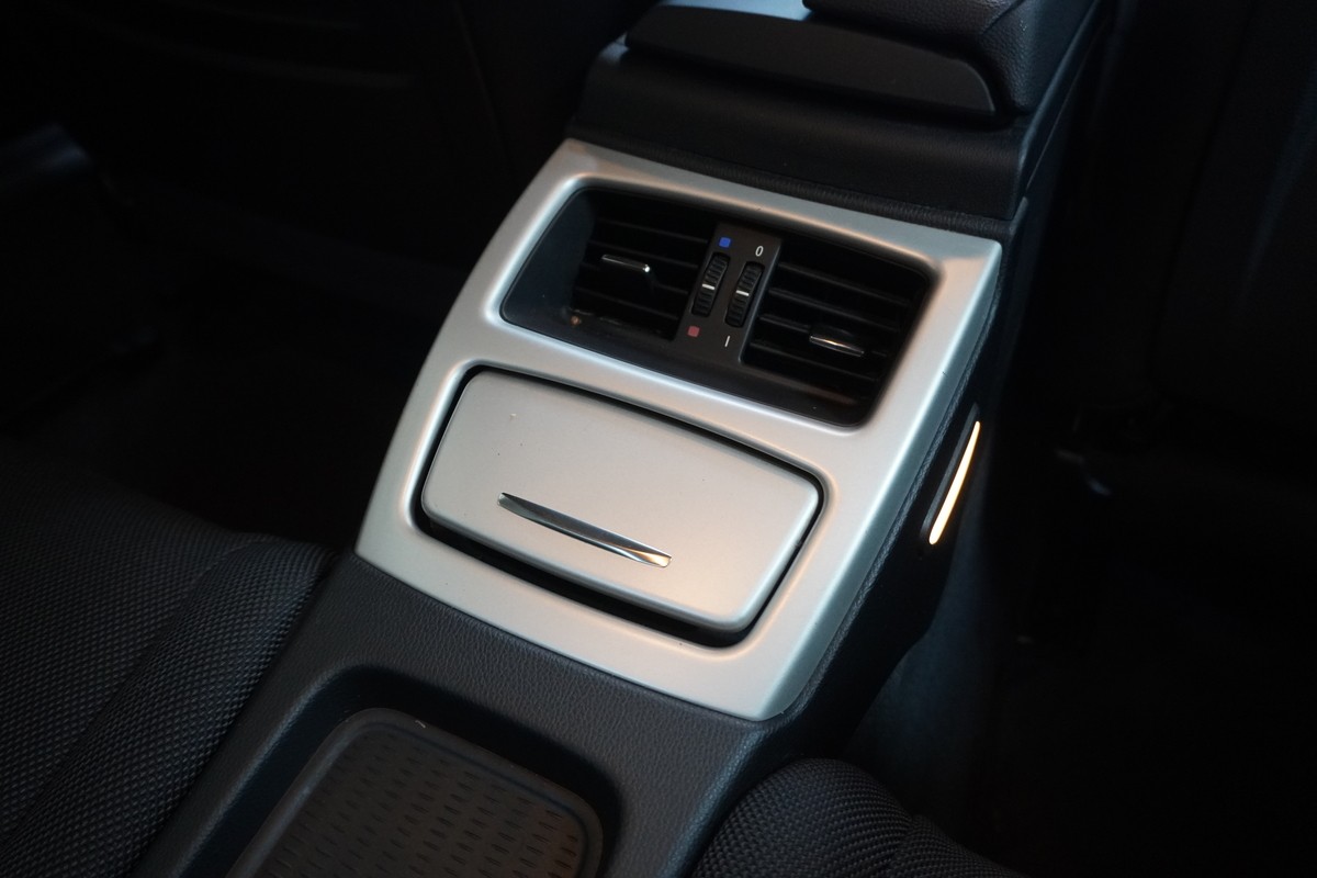 BMW 318i Coupe NAVI PDC SHZ TEMP