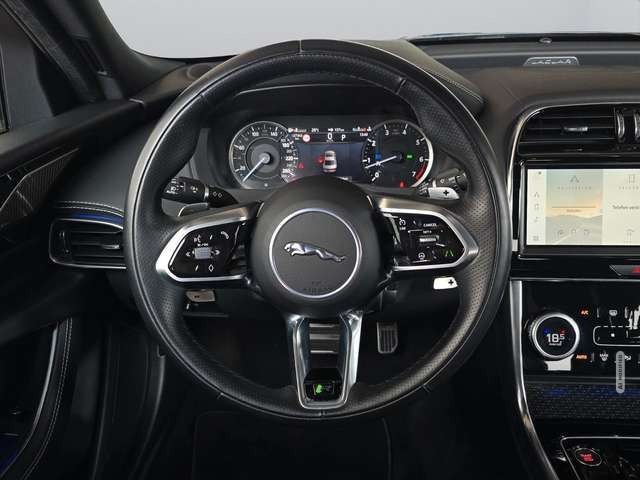 Jaguar XE P250 R-Dynamic Black *LED *RFK *PDC