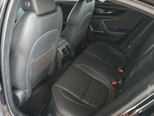 Jaguar XE P250 R-Dynamic Black *LED *RFK *PDC