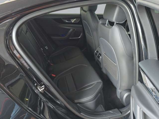Jaguar XE P250 R-Dynamic Black *LED *RFK *PDC