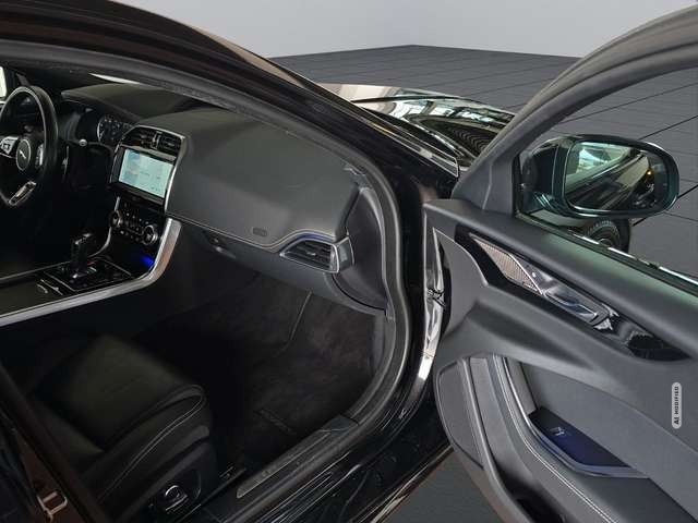 Jaguar XE P250 R-Dynamic Black *LED *RFK *PDC