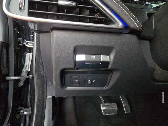 Jaguar XE P250 R-Dynamic Black *LED *RFK *PDC