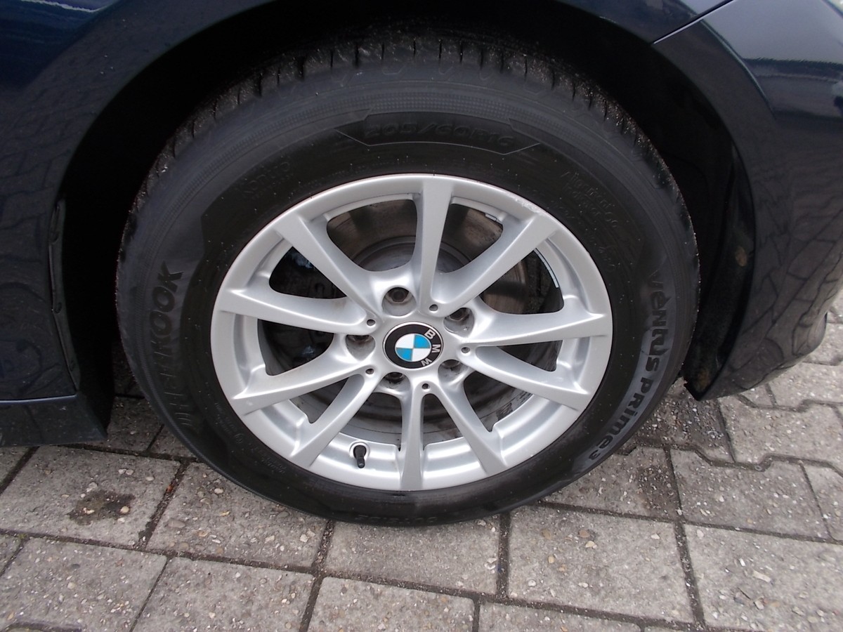 BMW 320i Comfort, AHK, PDC, 1.Hd.